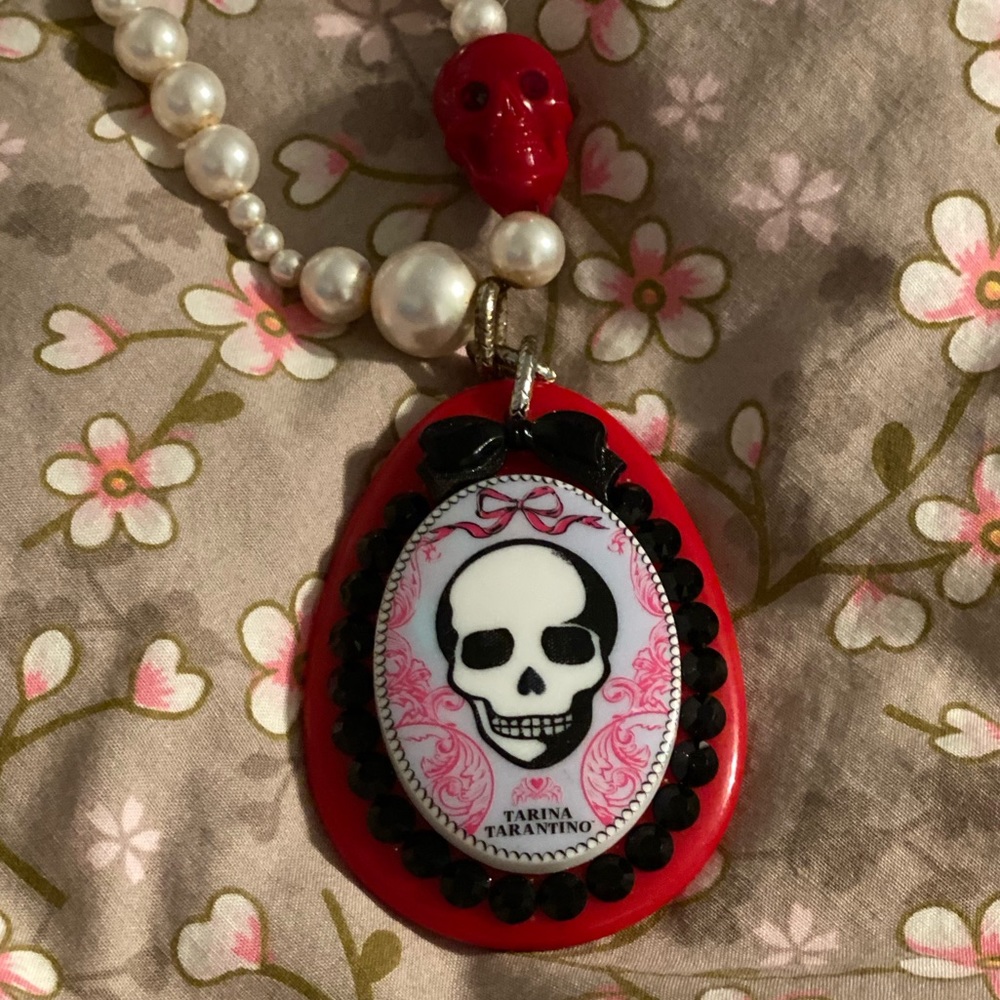 Tarina Tarantino skull pearls necklace